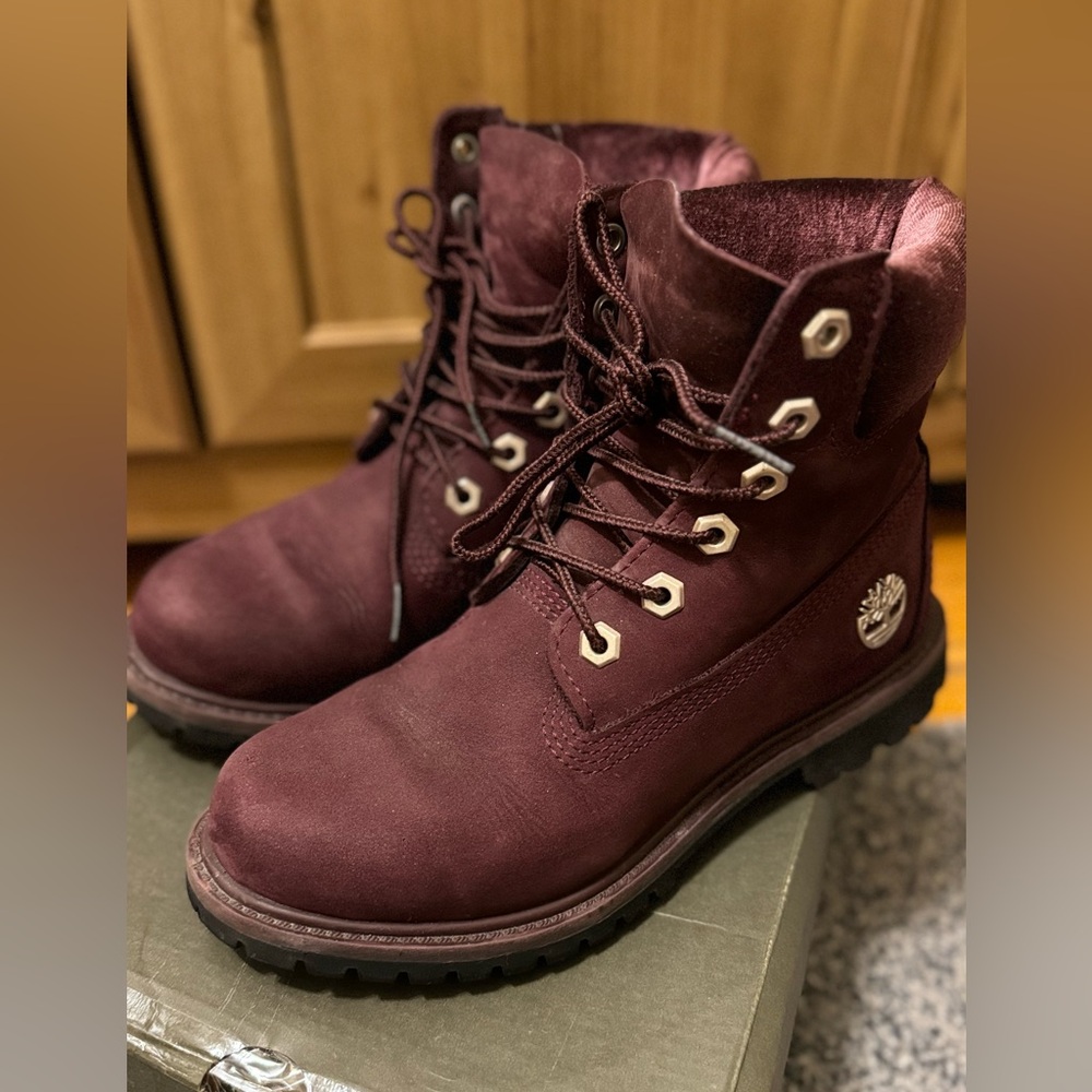 Women TIMBERLAND 6" Premium
Boots Burgundy